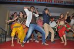 Jackky Bhagnani unveils Rangrezz Gangnam video at Dharavi slums in Mumbai on 4th March 2013 (25).JPG